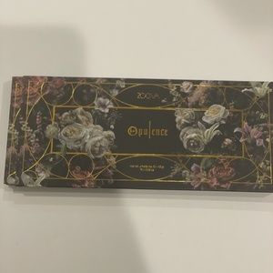 Selling Zoeva Palette.